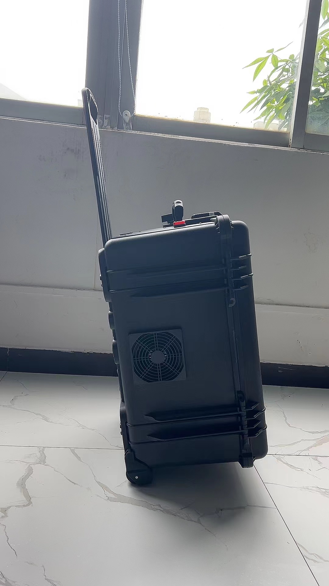 美兰手拉箱型移动通信干扰器